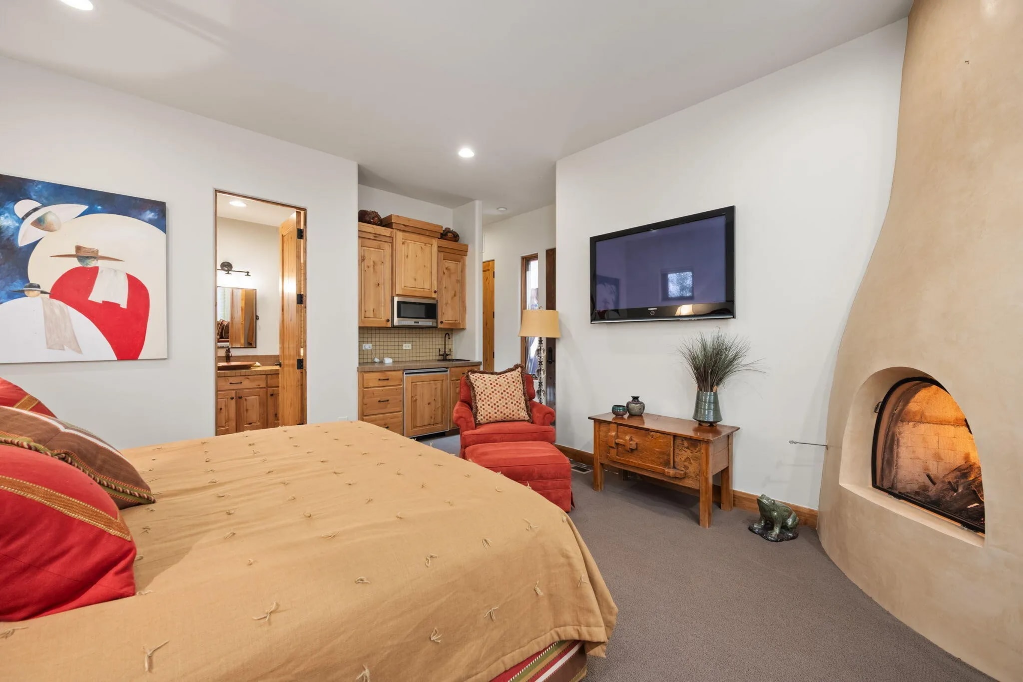 En-Suite Media Retreat for Long-Stay Comfort - 1500 E Split Rock Dr