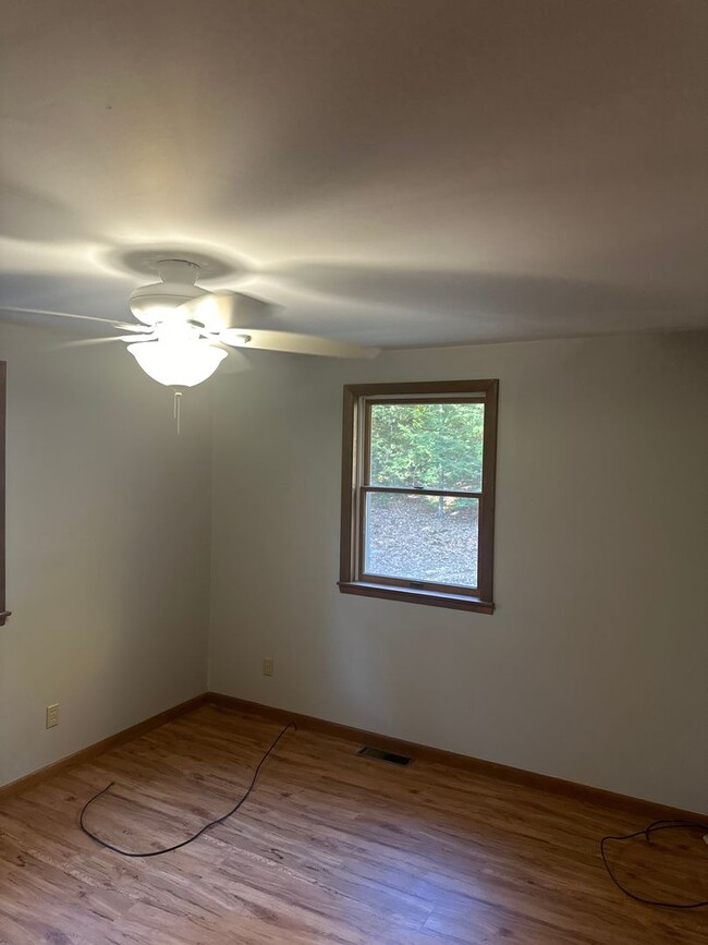 Building Photo - Charming Newly Renovated 3-Bedroom Home fo...