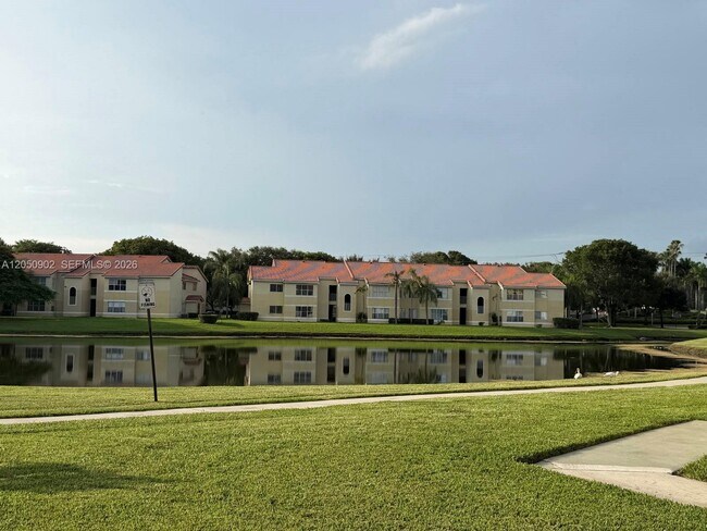 Building Photo - 643 Vista Isles Dr