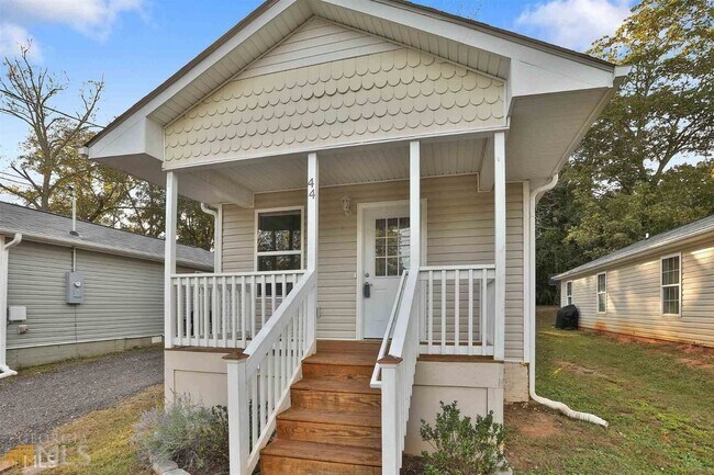 Primary Photo - 2 Bedroom 1 Bath Home in Downtown Newnan c...