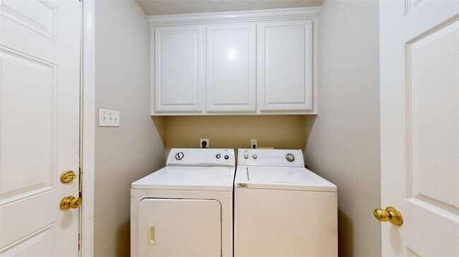 Building Photo - 235 Stuttgart Cir