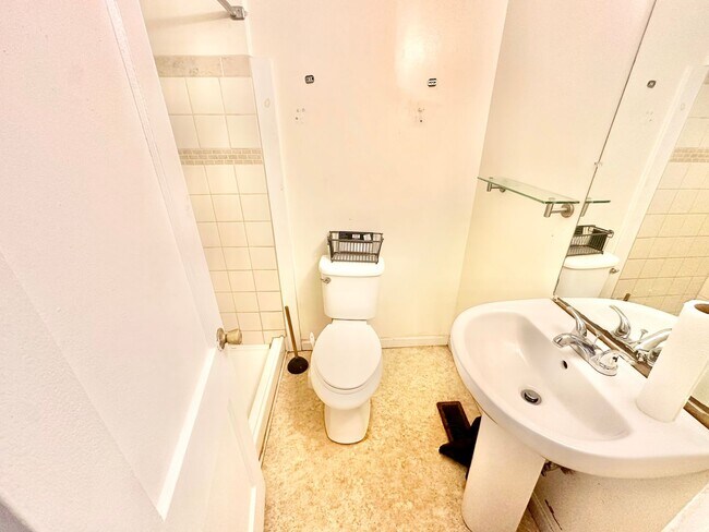 Building Photo - 1058 Flint Hill St