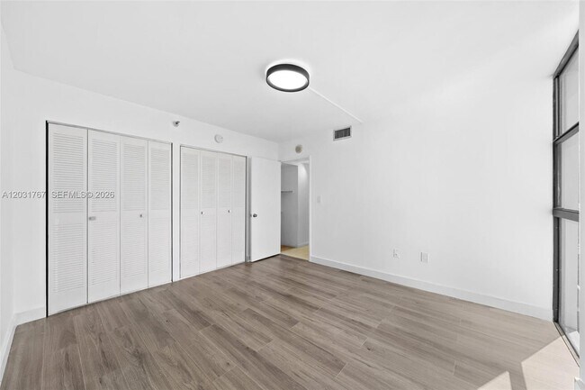 Building Photo - 20505 E Country Club Dr