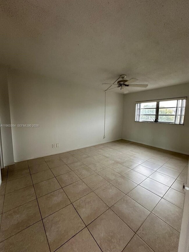 Building Photo - 2200 E Hallandale Beach Blvd