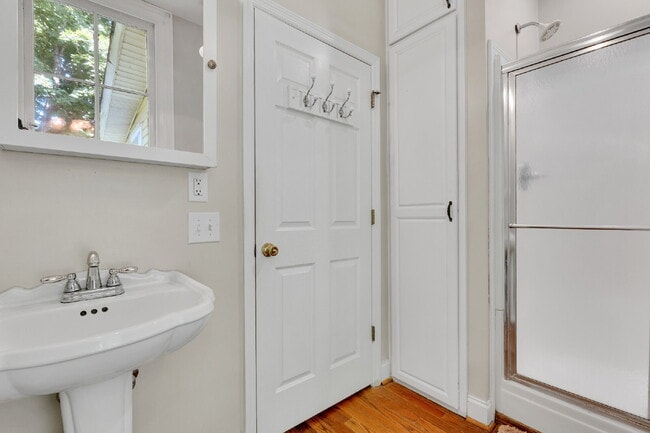 Building Photo - Beautiful Furnished 3 Bedroom Home in Historic District