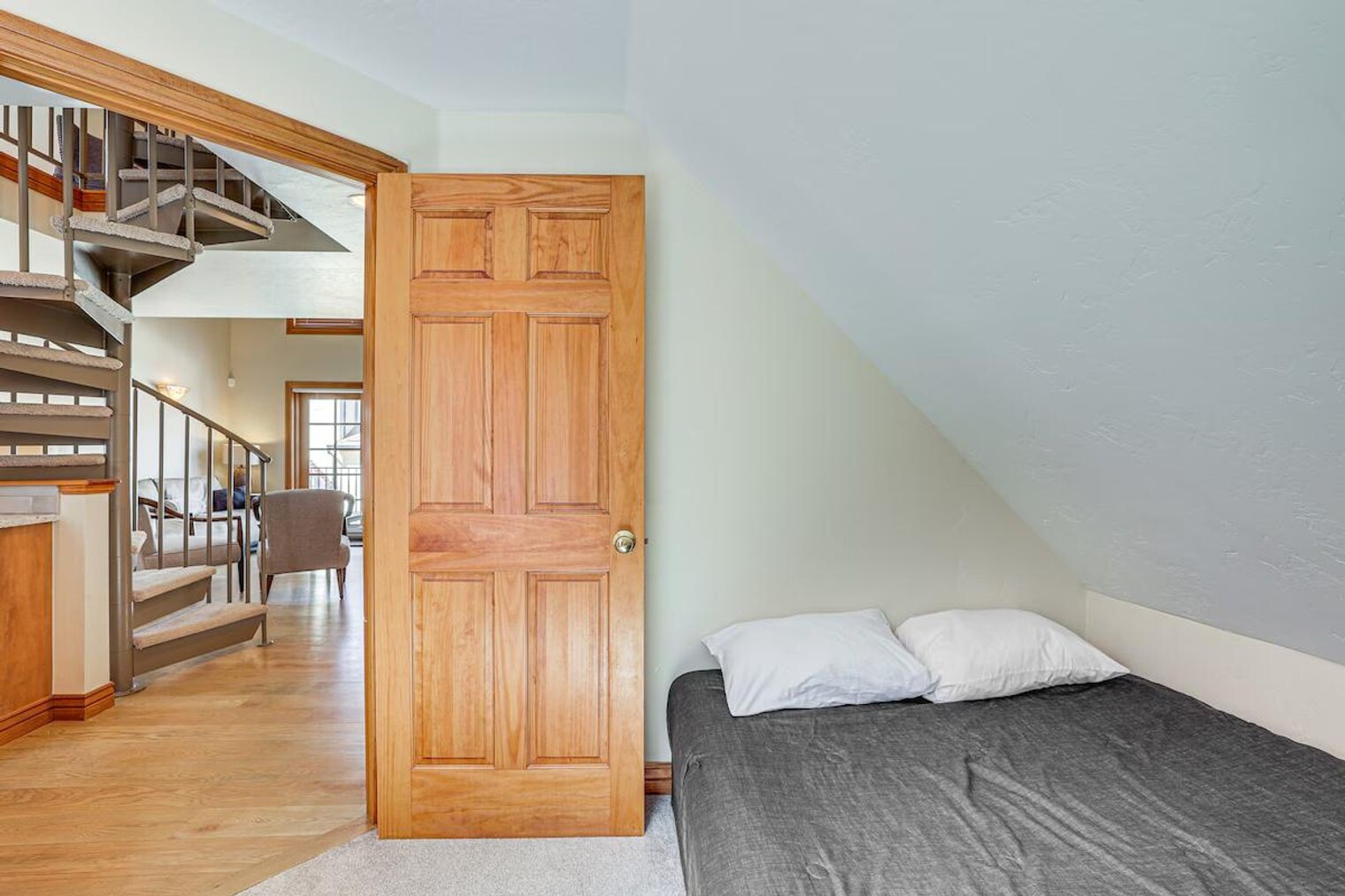 Building Photo - 304 N Main St