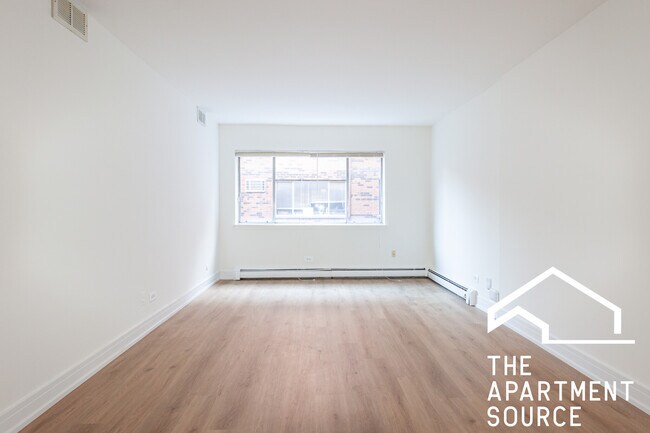 Building Photo - 544 W Melrose St