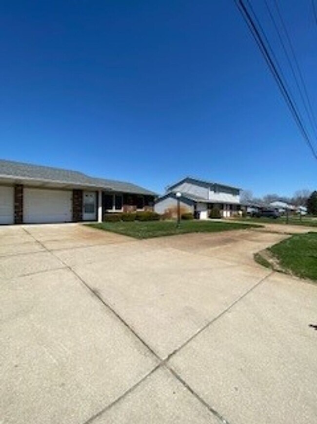 Building Photo - 1312 Co Rd 6