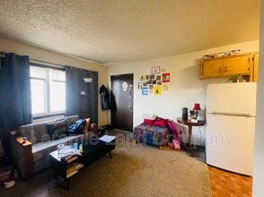 Building Photo - 1260 N 6th St