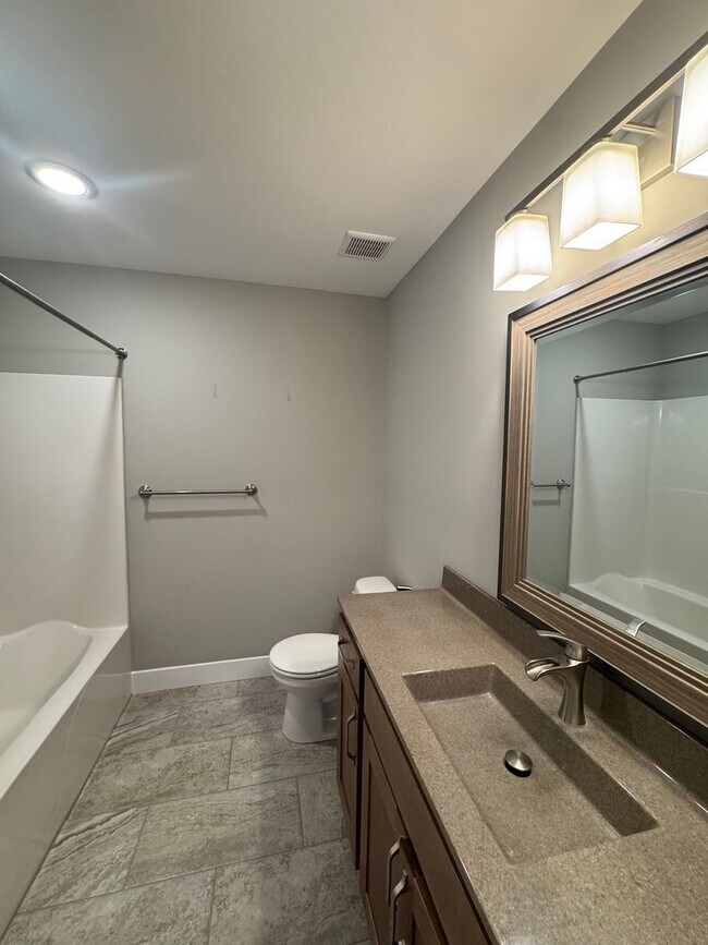 Building Photo - 4806 Winrose Ct