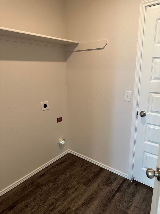 Building Photo - Three Bedroom | Two Bath Home in Shadow Valley