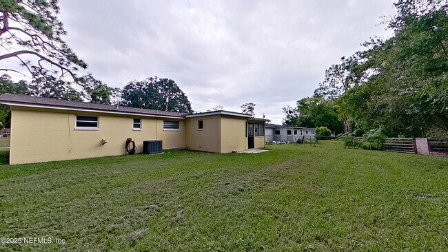 Building Photo - 165 Parkwood Dr W