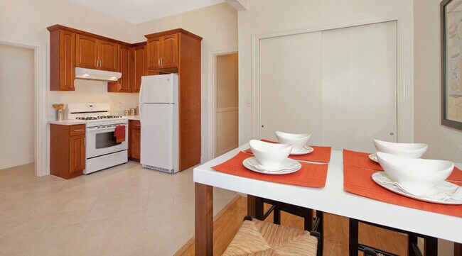 Building Photo - 332 6th Ave