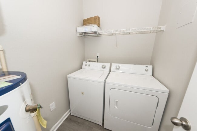 Building Photo - 1 Bedroom 1 Bath Condo in Southampton Pointe - Mt. Pleasant
