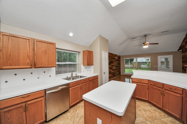 Building Photo - 3003 Silver Spur Dr