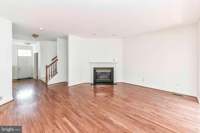 Building Photo - 3105 White Daisy Pl