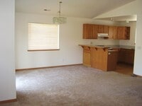 Building Photo - Spacious 3 Bedroom Ranch Home on Corner Lot – 98682