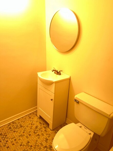 Building Photo - 224 E Garden St