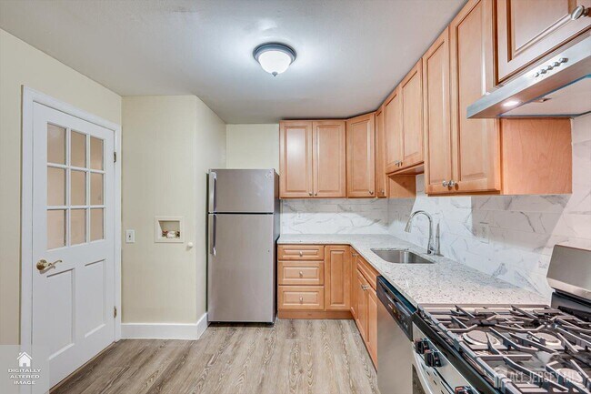 Building Photo - 434 College Dr