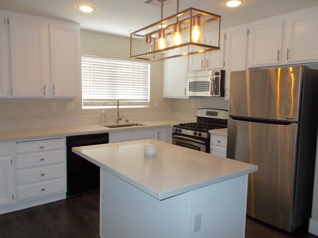 Building Photo - Desirable Move-In Ready Home with Loft, Fireplace & Oversized Garage