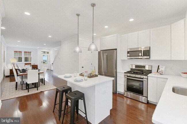 Building Photo - 301 S Adams St