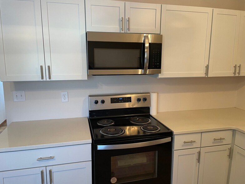 Building Photo - 308 S Main St