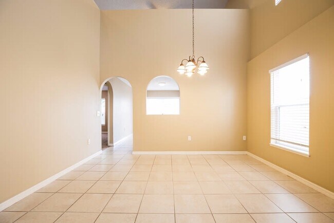 Building Photo - 2712 Whispering Trails Dr