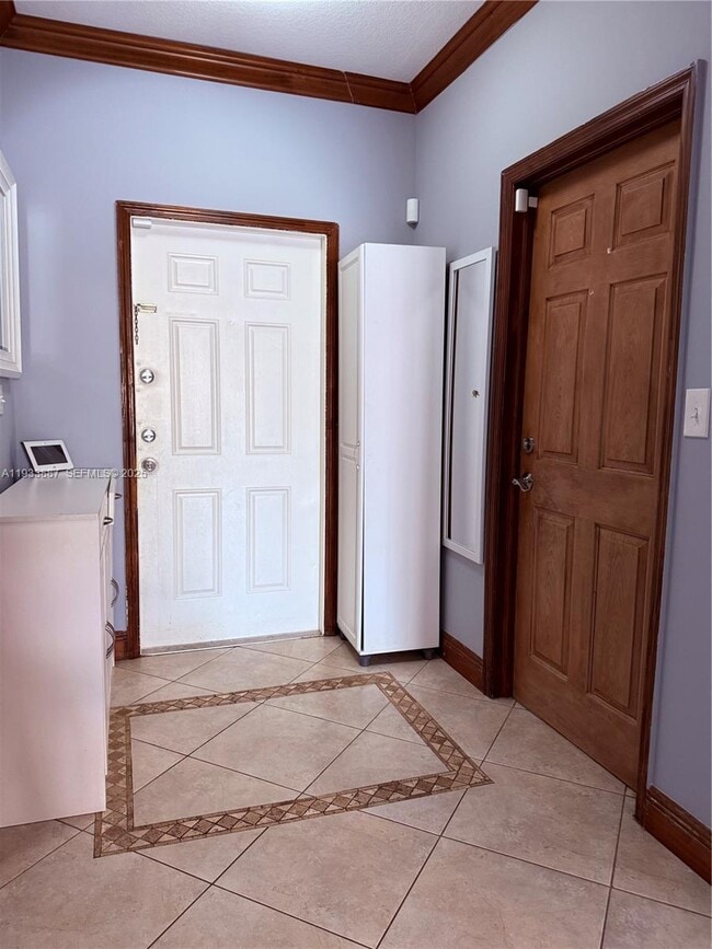 Building Photo - 1055 NE 85th St