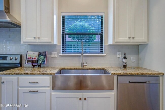 Building Photo - 4401 Cypress Creek Dr