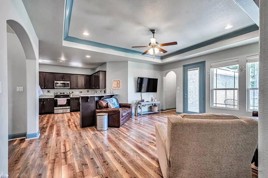 Building Photo - 6008 Ridge View St