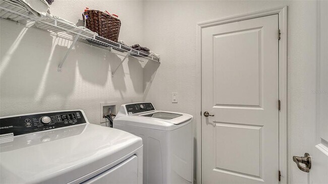 Building Photo - 10896 Pinot Dr