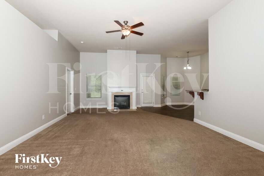 Building Photo - 1000 Yorkshire Dr
