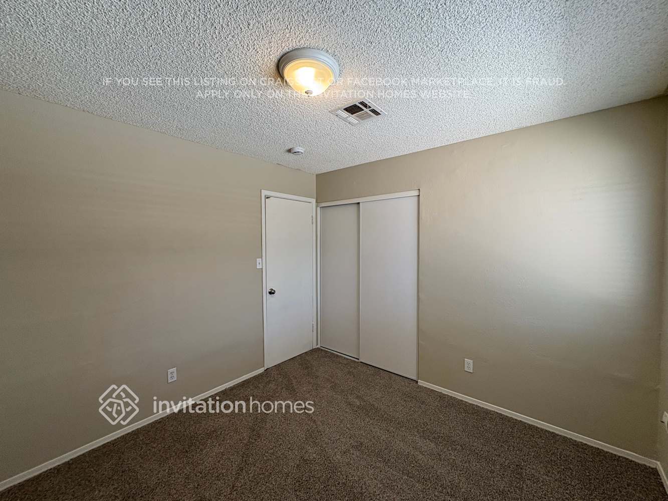 Building Photo - 8027 W Glenrosa Ave