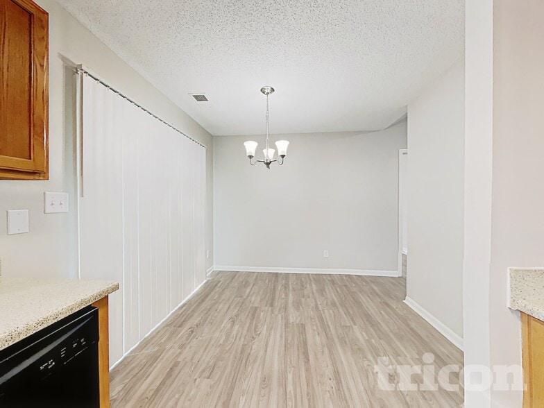 Building Photo - 9408 Northwoods Forest Dr