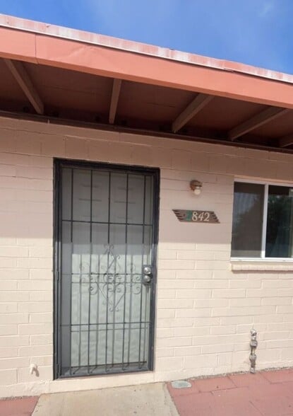 Building Photo - 2842 N Los Altos Ave