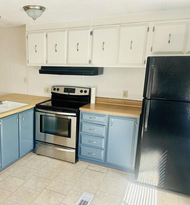 Building Photo - 450 W Thurber Rd