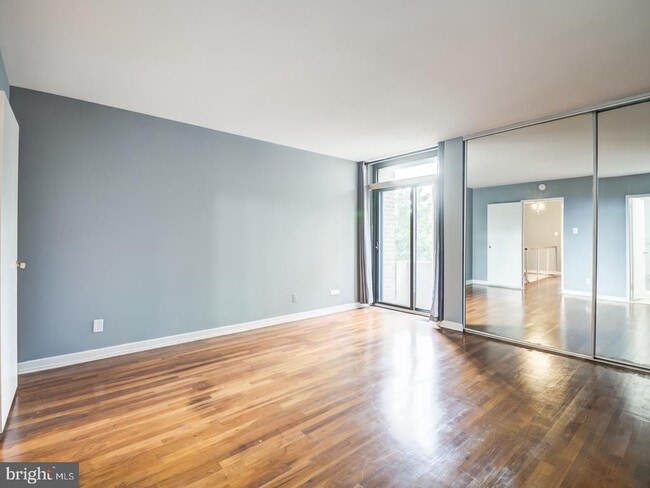 Building Photo - 1265 Delaware Ave SW