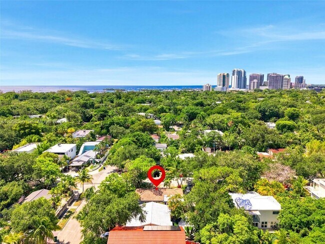Building Photo - 2301 Tequesta Ln
