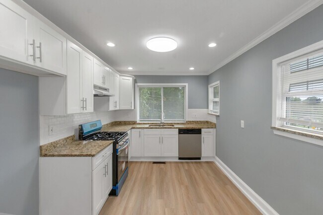 Building Photo - WELCOME HOME!