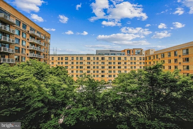 Building Photo - 475 K St NW