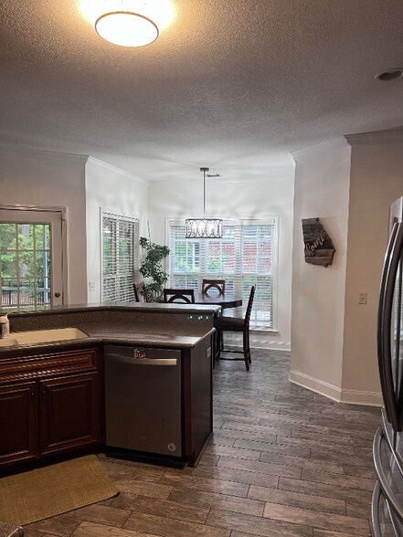 Building Photo - 430 McGregor Cir