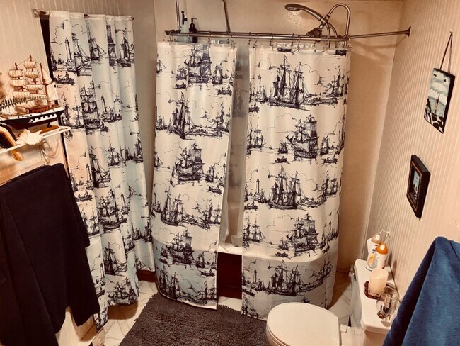 Building Photo - 50 York St