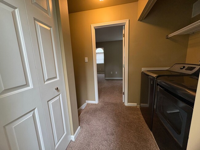 Building Photo - 2 Bedroom 2.5 Bathroom in Hummelstown!
