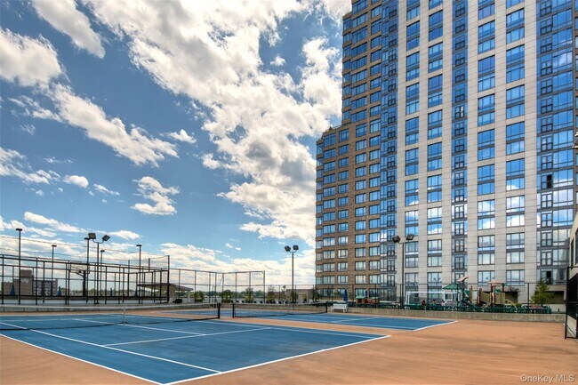 Building Photo - 10 City Pl