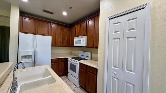 Building Photo - 2079 Cypress Bay Blvd