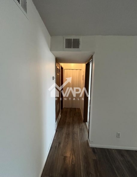 Building Photo - 6311 N Barcelona Ct