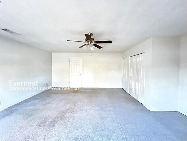 Building Photo - 3750 Greenbrook Dr