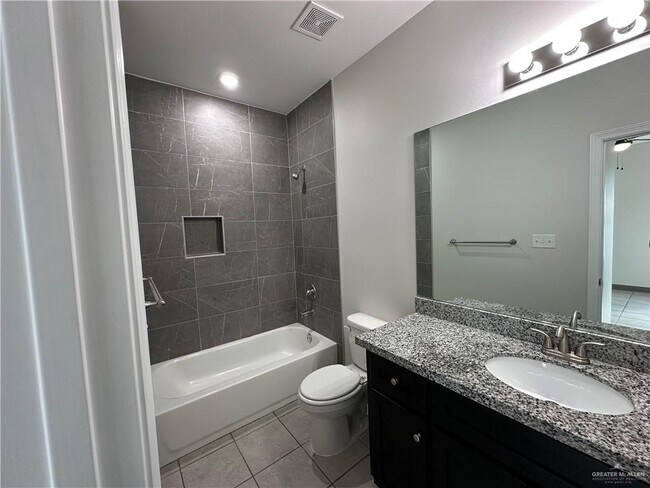 Building Photo - 10 Summit Rd