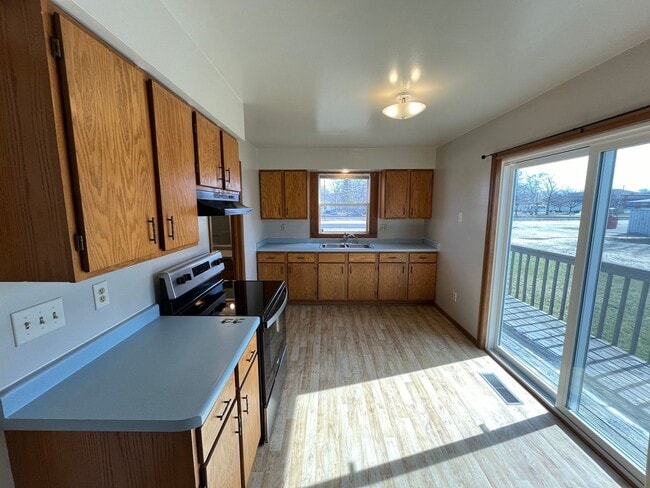 Primary Photo - 622 Grand St