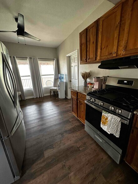 Building Photo - 796 W Tarleton St